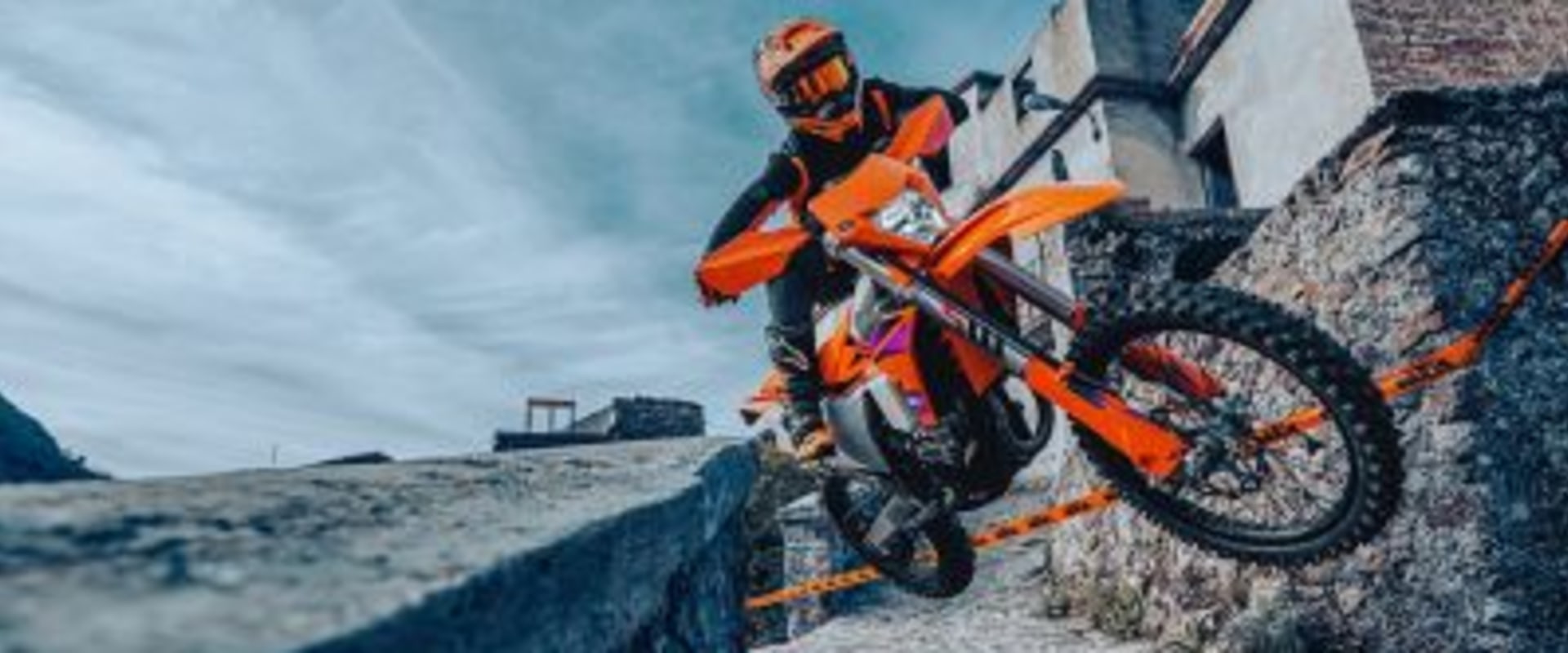 Exploring the World of Enduro Races